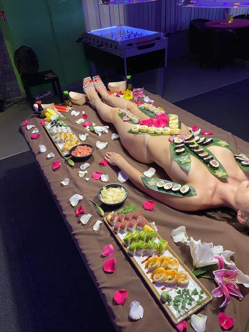 Body Sushi Hostessa | Body Sushi na event Hostessa Body Sushi. Body Sushi na imprezę firmową. Body Sushi na event.